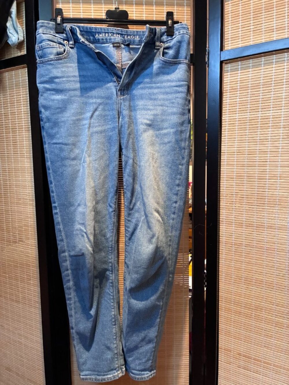 American Eagle Light Wash Curvy Mom Jeans Sz 6